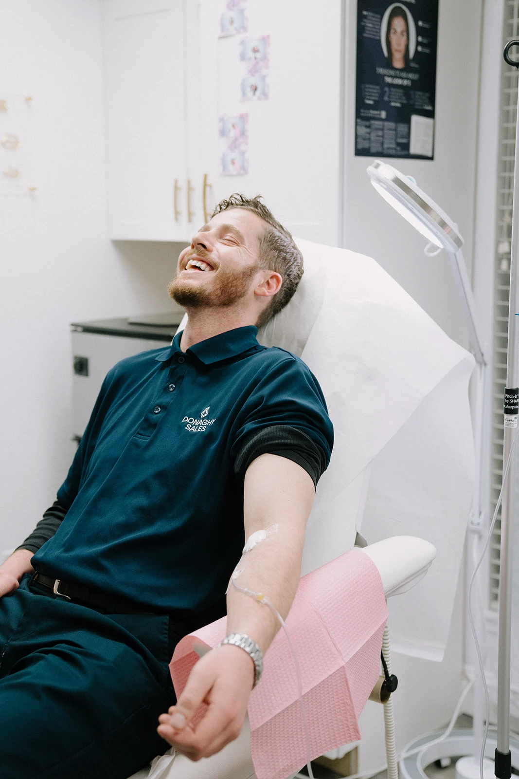 Client receiving NAD Therapy in Modesto, Turlock, Stockton, CA at Aesthetic Lab