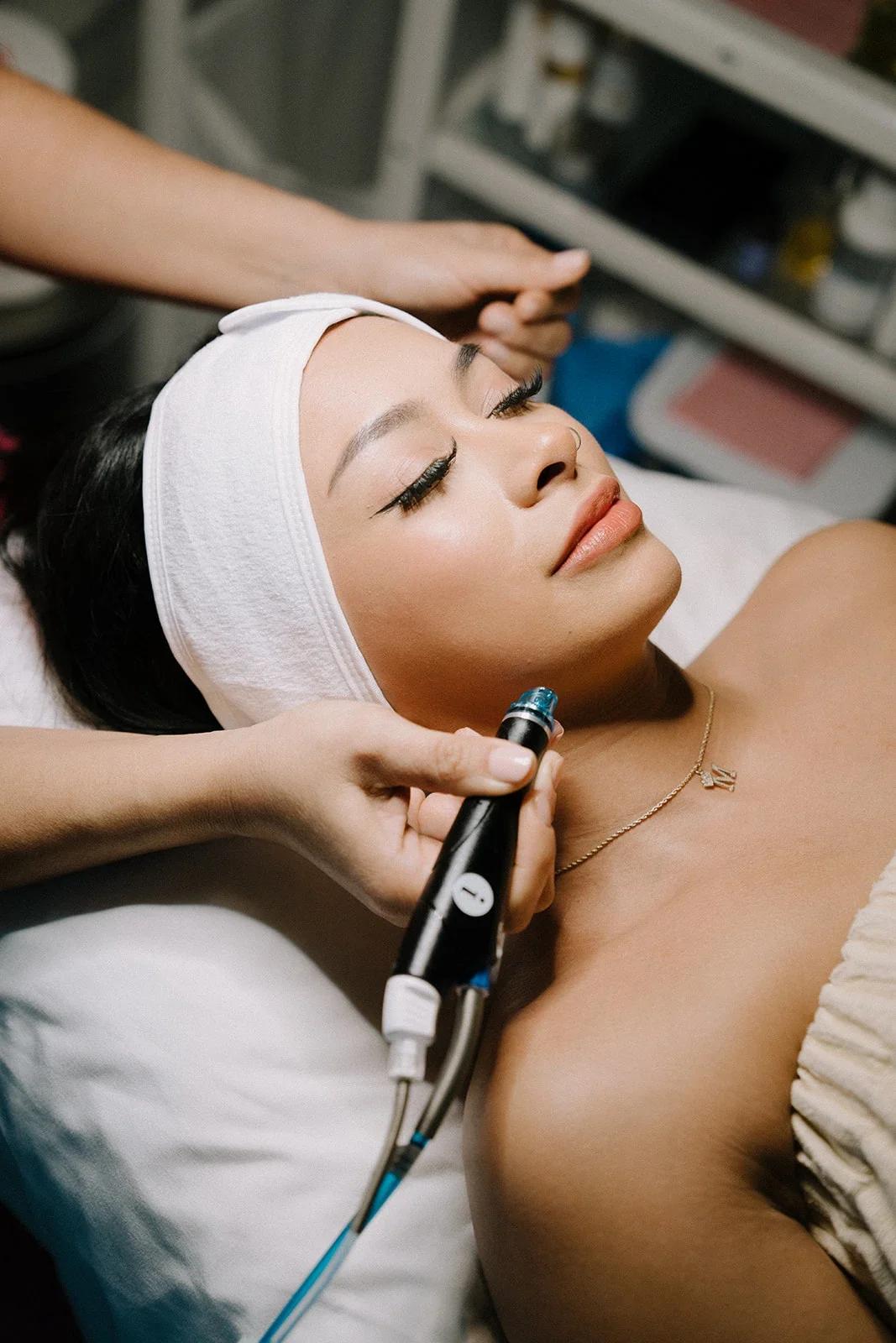 Client receiving hydrafacial services in Modesto, Turlock, Stockton, CA at Aesthetic Lab